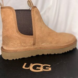 UGG M Neumel Chelsea Size 9 ✨